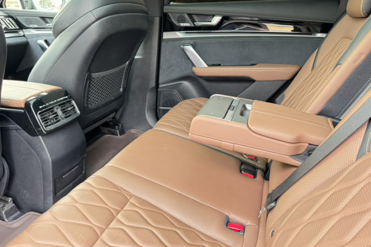 比亚迪 唐新能源 2021款 DM-i 112KM 尊贵型局部细节9007