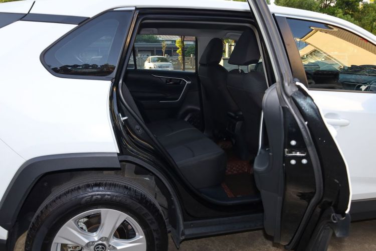 丰田 RAV4荣放 2023款 2.0L CVT两驱都市版中控内饰7009