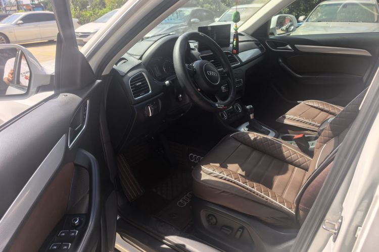 奥迪Q3 2015款 35 TFSI 进取型中控内饰7005