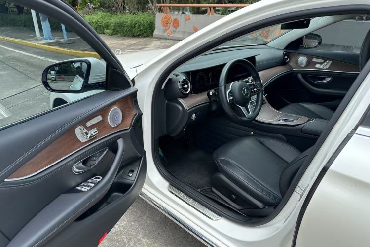 奔驰E级 2020款 E 300 L 豪华型中控内饰7009