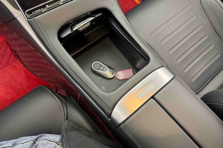 奔驰C级 2023款 改款二 C 260 L 运动版中控内饰7002