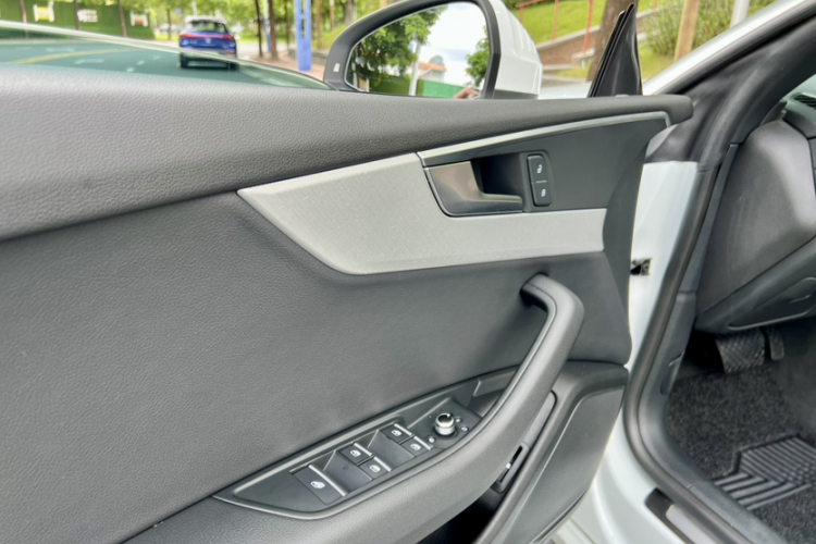 奥迪A5 2017款 Cabriolet 40 TFSI 时尚型中控内饰7011