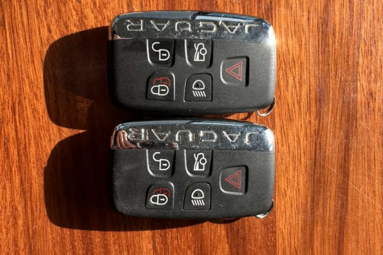 捷豹XF 2015款 XF 2.0T 风华版局部细节9010