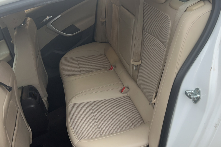 别克 君威 2015款 2.0L 领先时尚型中控内饰7001