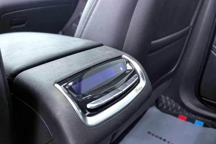 凯迪拉克XT6 2020款 28T 七座风尚型中控内饰7007