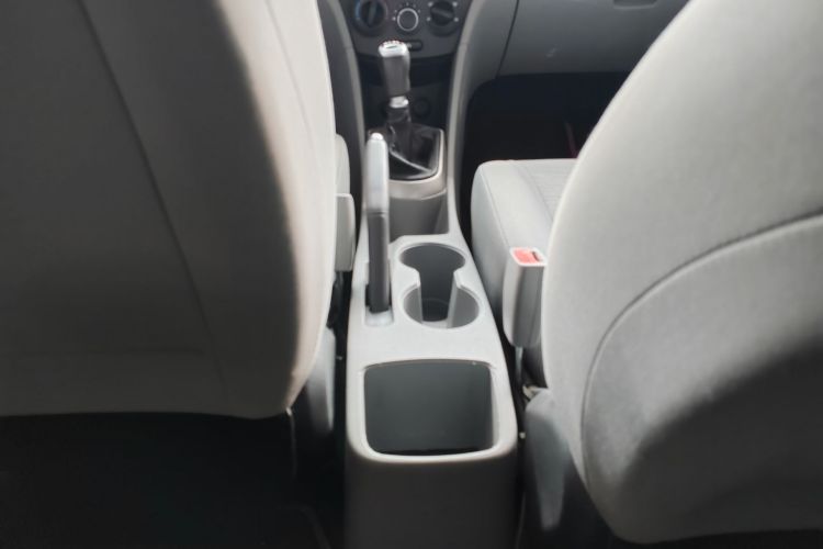 现代 瑞纳 2014款 1.4L 手动智能型GLS中控内饰7009