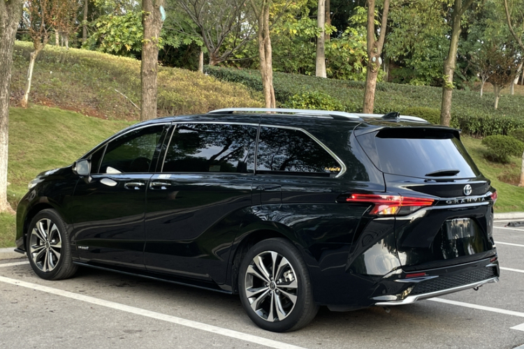 丰田 格瑞维亚 2022款 2.5L混动 尊爵版车身外观6007
