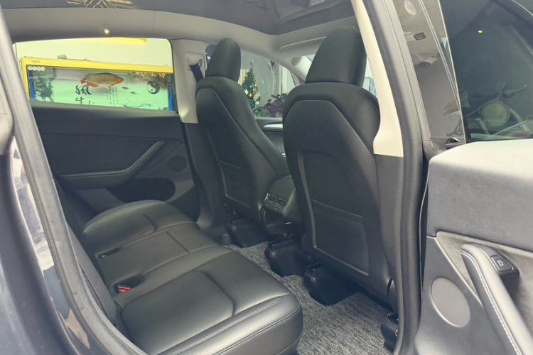 特斯拉 Model Y 2024款 后轮驱动版中控内饰7009