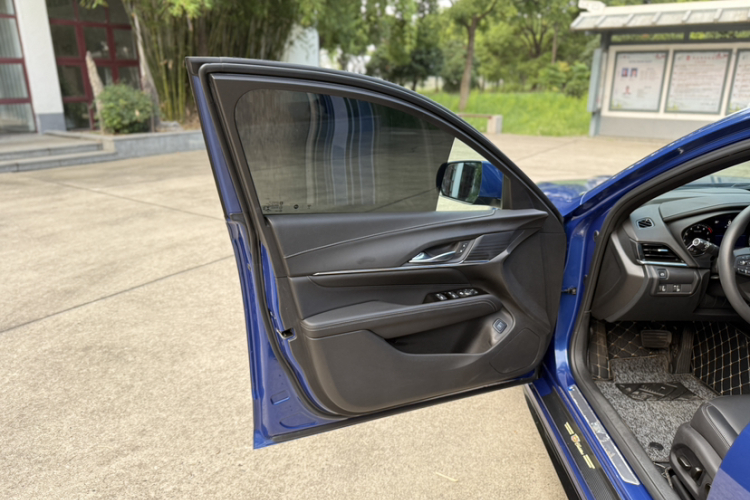 凯迪拉克CT4 2022款 28T 风尚型中控内饰7009