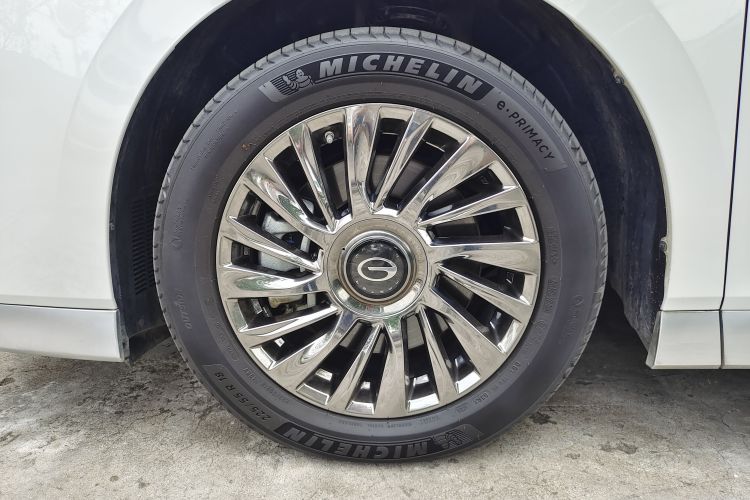 广汽传祺 传祺M8 2023款 宗师系列 双擎 御尊版车身外观6007