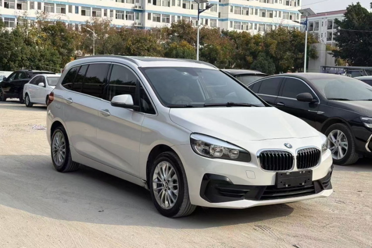 宝马2系多功能旅行车 2019款 220i 领先型车身外观6001