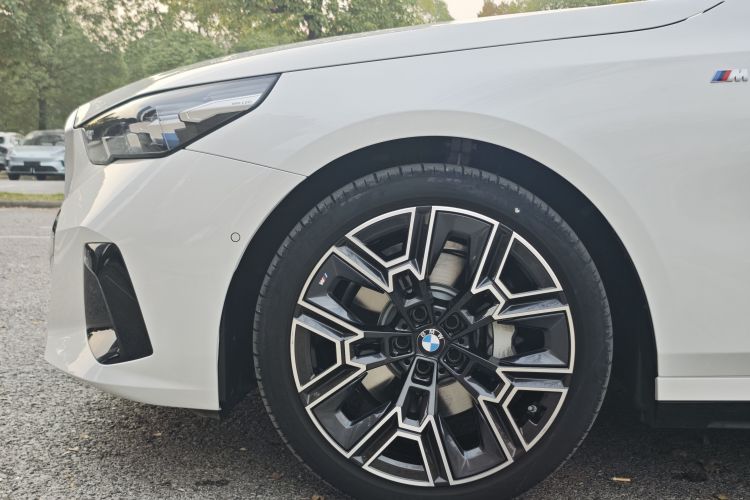 宝马5系 2024款 530Li 尊享型 M运动套装车身外观6007