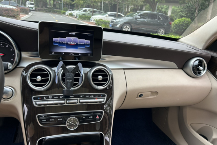 奔驰C级 2015款 C 200 L中控内饰7001