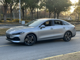 荣威D7 2023款 DMH 125km 卓越版