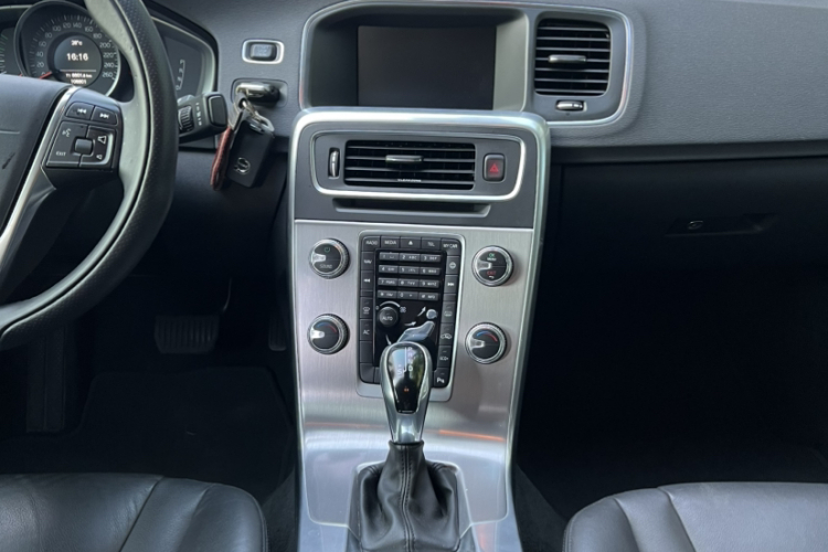 沃尔沃S60 2019款 S60L 改款 T5 智进进阶版中控内饰7003