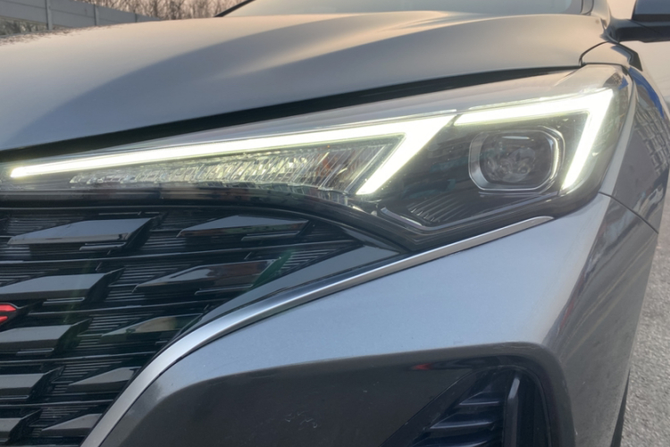 长安 逸动 2022款 PLUS 蓝鲸NE 1.4T GDI DCT尊贵版局部细节9004