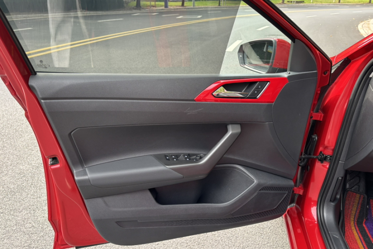 大众 Polo 2019款 Plus 1.5L 自动全景乐享版中控内饰7005