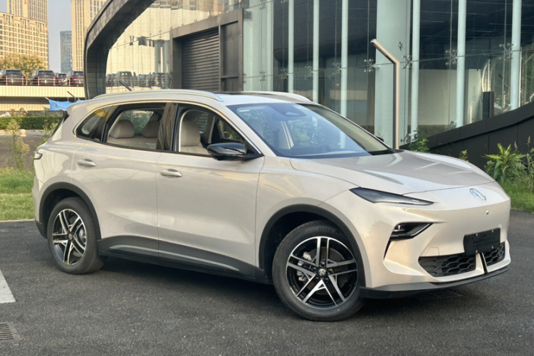 名爵 MG ES5 2025款 525max 后驱智驾版车身外观6001