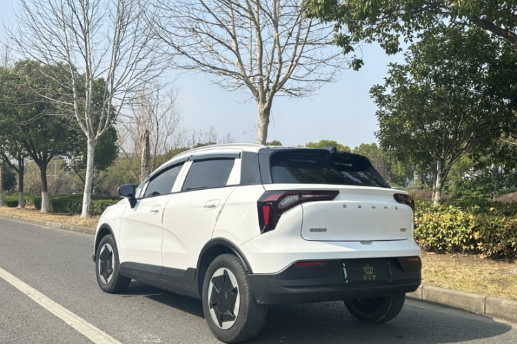 吉利几何E萤火虫 2024款 301km 流光车身外观6007