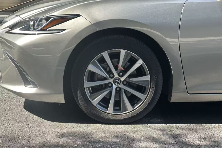 雷克萨斯ES 2018款 300h 卓越版 国V车身外观6006