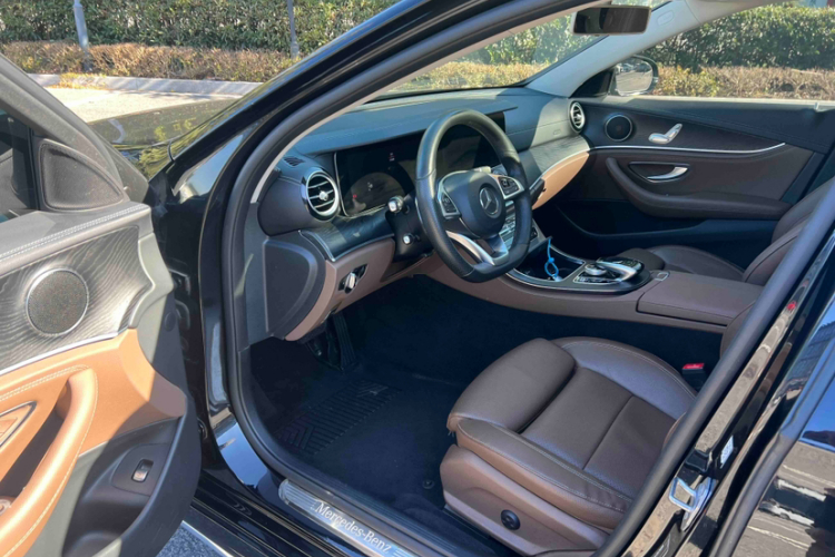 奔驰E级 2016款 E 200 L 运动型局部细节19