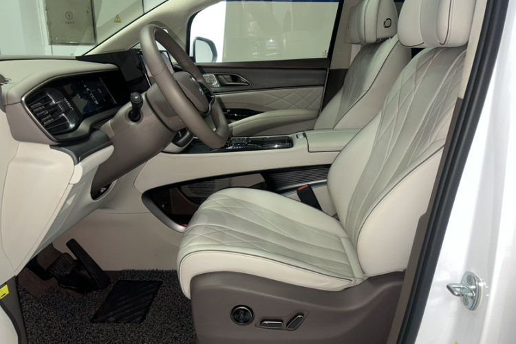 腾势D9 2022款 DM-i 970 四驱旗舰型中控内饰7004