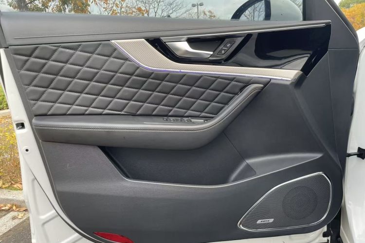 红旗HS5 2019款 2.0T 智联旗享版中控内饰7004