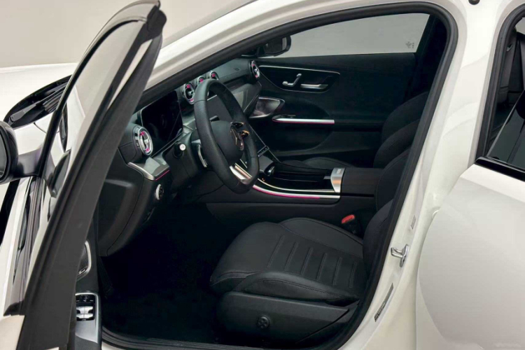 奔驰C级 2023款 改款 C 260 L 皓夜运动版中控内饰7004