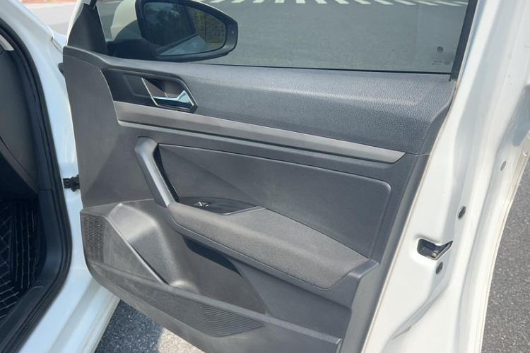 大众 朗逸 2022款 1.5L 自动风尚版中控内饰7012