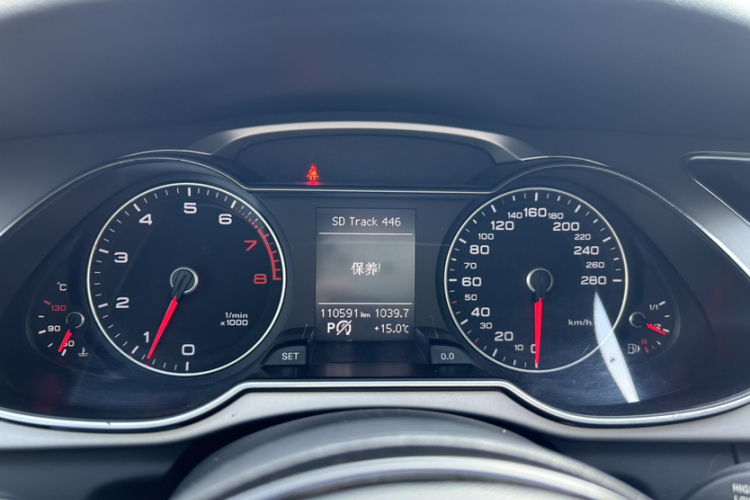 奥迪A4L 2013款 35 TFSI 自动标准型中控内饰15