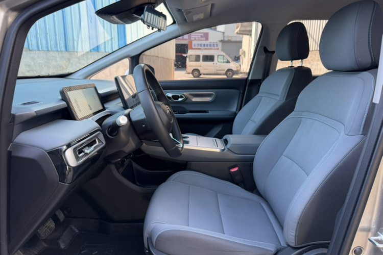 埃安 AION Y 2025款 Plus 510 智享版中控内饰7004