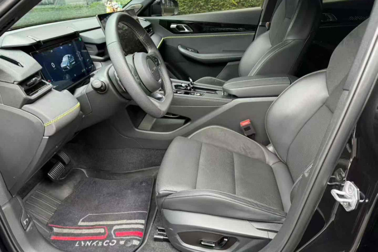 领克03 2025款 1.5TD DCT冠军版Pro中控内饰7002