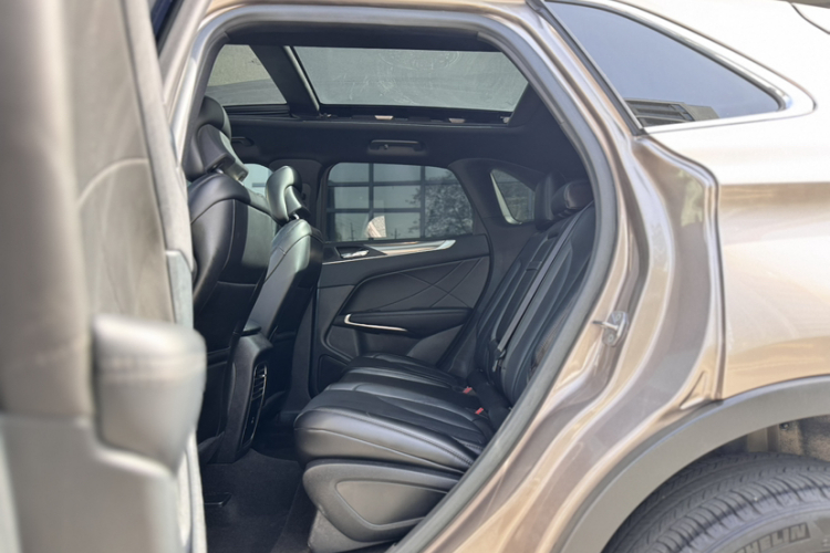 林肯MKC 2019款 2.0T 两驱尊享版 国VI中控内饰7002