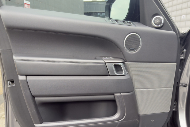 路虎 揽胜运动版 2016款 3.0 SC V6 HSE DYNAMIC中控内饰7008