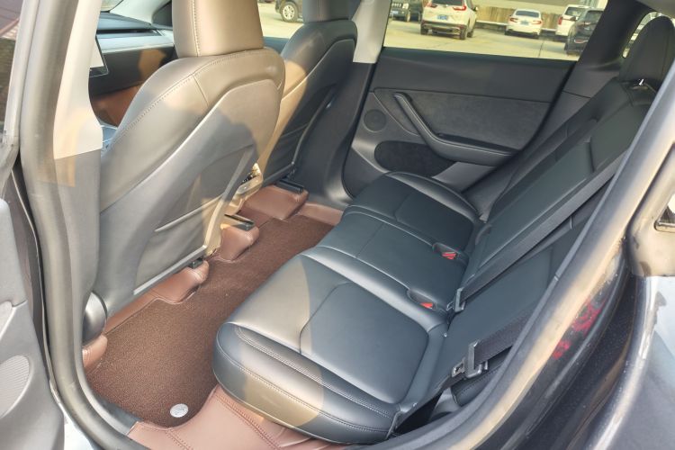 特斯拉 Model Y 2024款 长续航全轮驱动版中控内饰7004