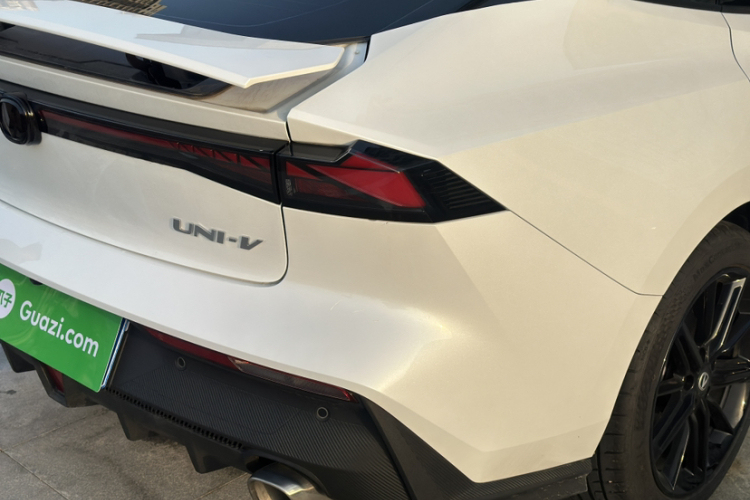 长安UNI-V 2022款 1.5T 尊贵型车身外观6005
