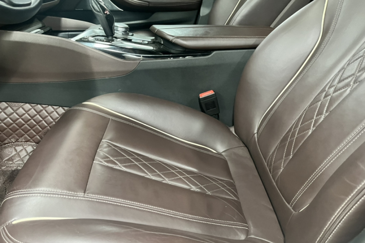 宝马5系 2019款 530Li 领先型 豪华套装中控内饰7006