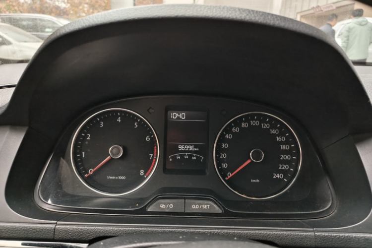 大众 朗逸 2013款 改款 1.6L 自动豪华版中控内饰15