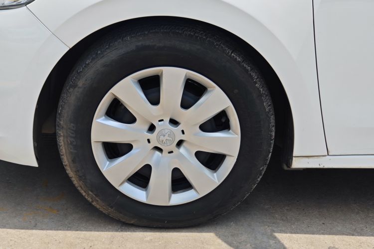 标致301 2016款 1.6L 自动舒适版局部细节9002