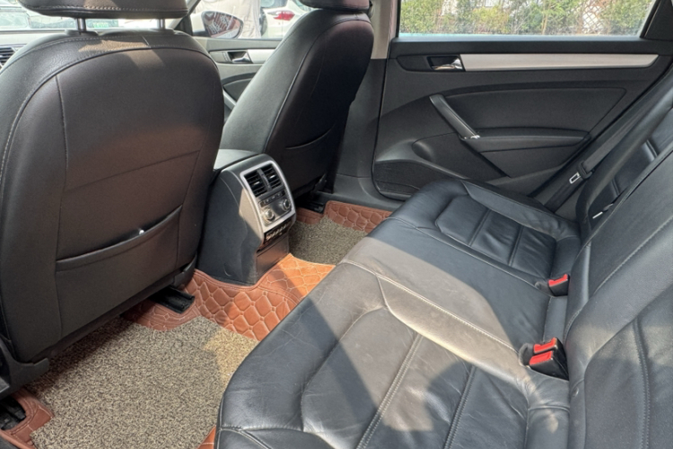 大众 帕萨特 2014款 1.8TSI DSG尊荣版中控内饰7004