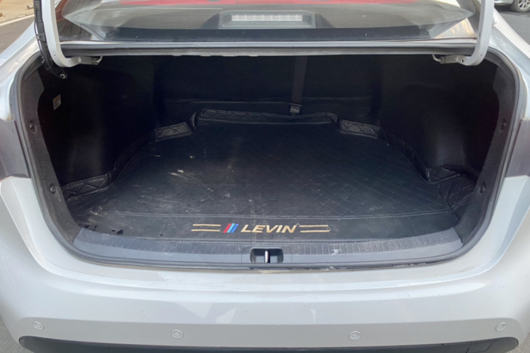 丰田 雷凌 2022款 双擎 1.8H E-CVT领先版局部细节23