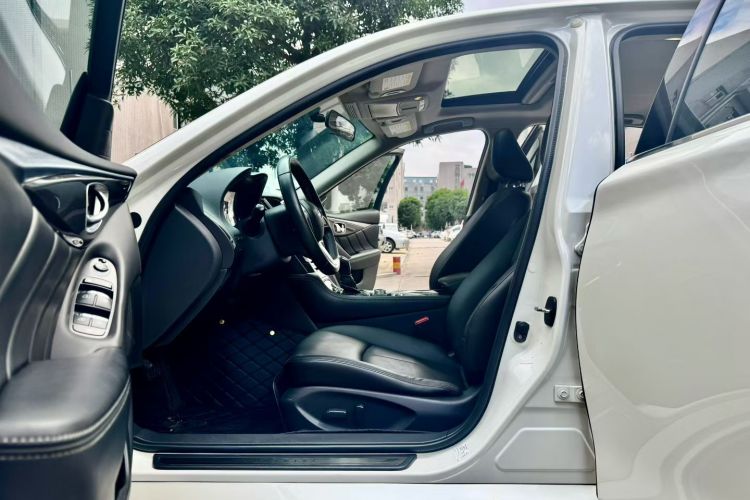 英菲尼迪Q50L 2018款 2.0T 舒适版 国VI中控内饰7001