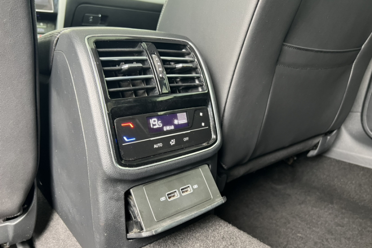 一汽-大众CC 2021款 380TSI 夺目版中控内饰7001