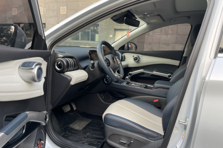 比亚迪 元PLUS 2022款 430KM 尊贵型中控内饰7004