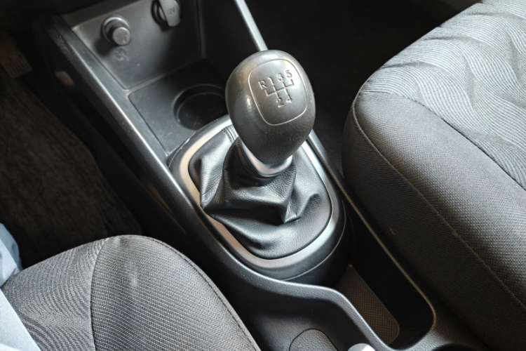 起亚K2 2015款 三厢 1.4L MT GLS中控内饰7007