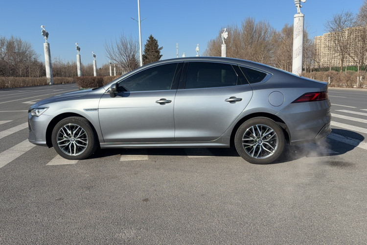 比亚迪 秦PLUS 2021款 DM-i 120KM 旗舰型车身外观6007