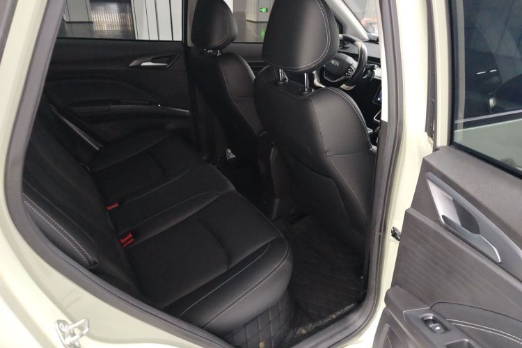 哪吒汽车 哪吒V 2022款 潮 400 Lite中控内饰7002