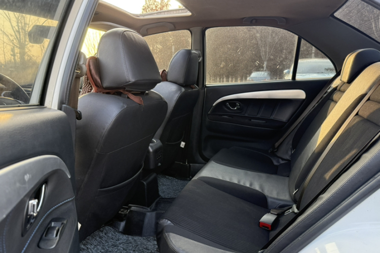 东南 V3菱悦 2015款 1.5L 手动风采版中控内饰7004