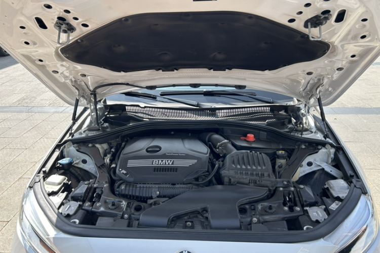 宝马1系 2022款 125i M运动曜夜版车身外观6009