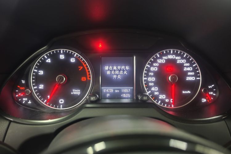 奥迪Q5 2017款 Plus 40 TFSI 技术型中控内饰15